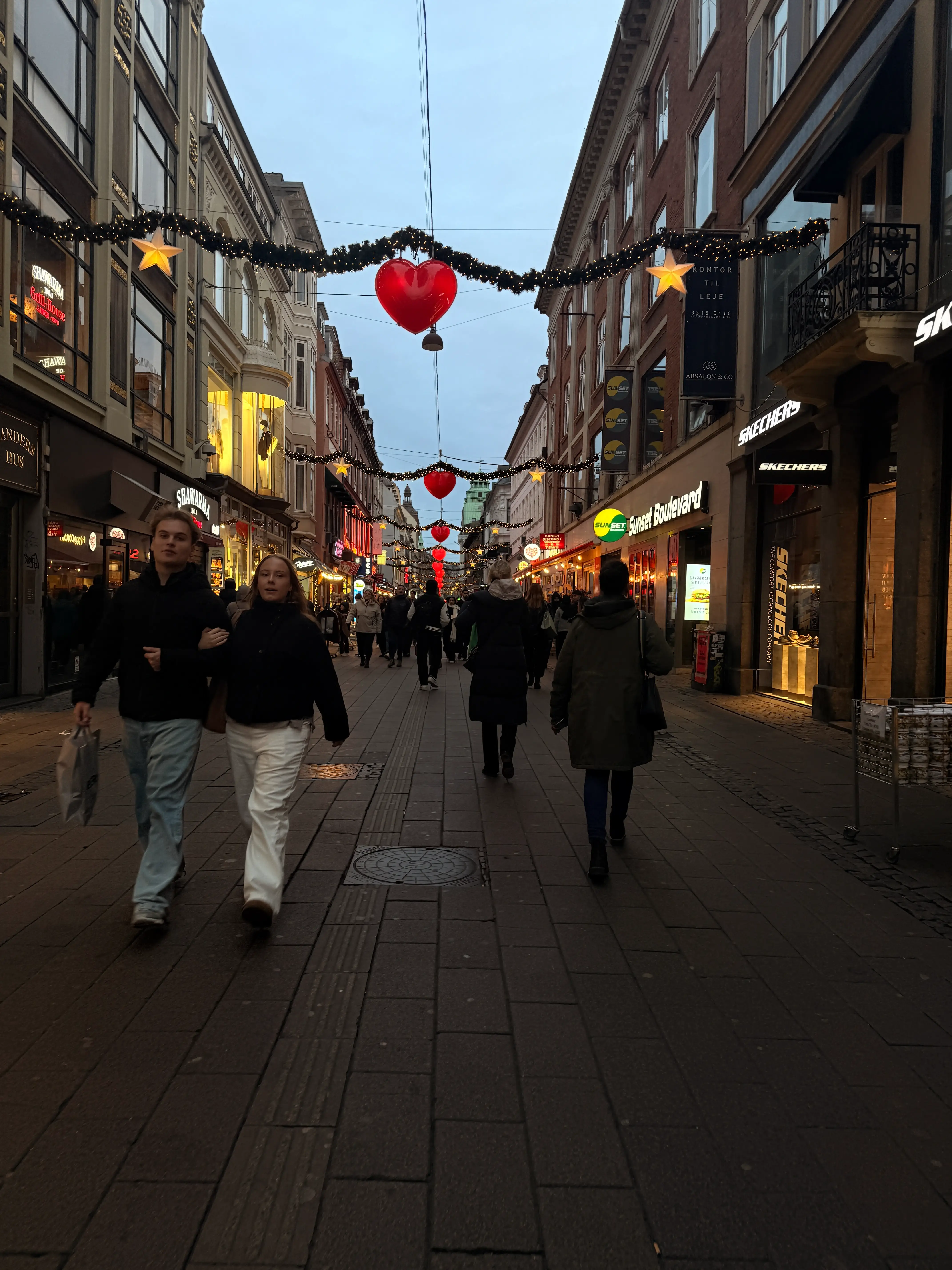 København om natten med lys fra byen
